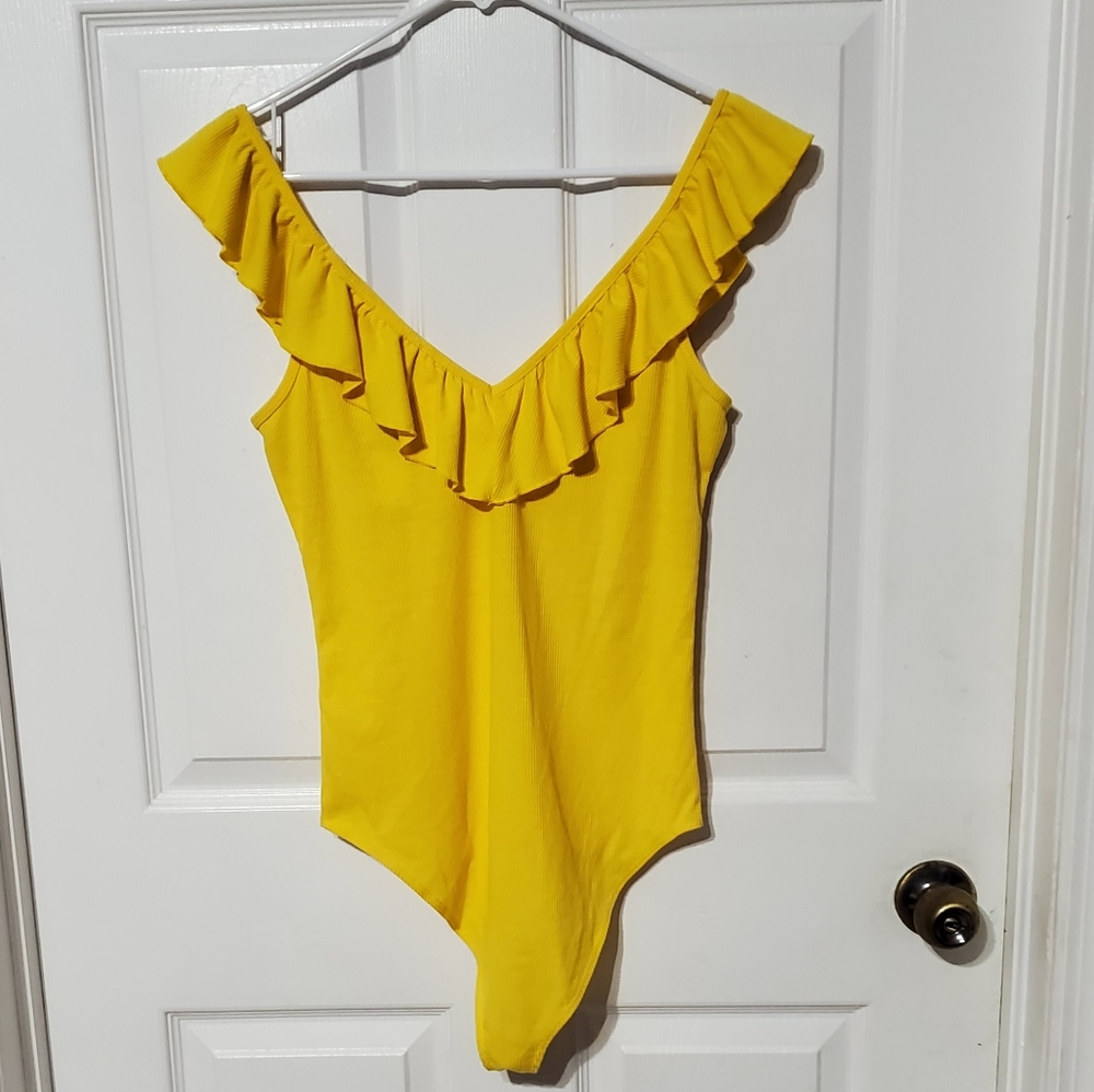 Socialite Yellow Ribbed Ruffle Bodysuit - Picture 5 of 8